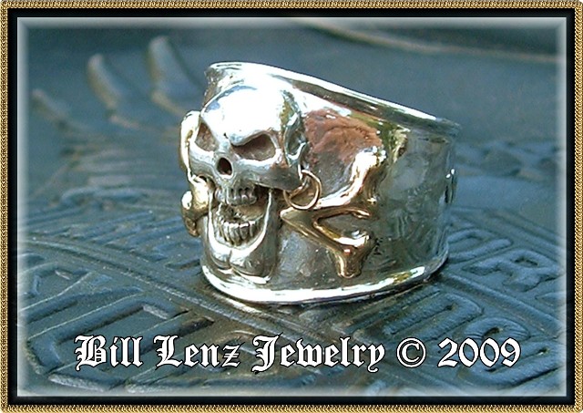 14 KY Gold Crossbones on Scallywag Ring